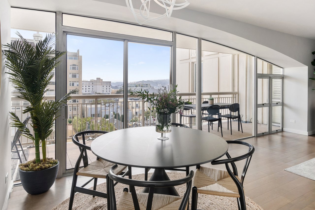 Contemporary Pacific Heights 1 Bedroom + Den