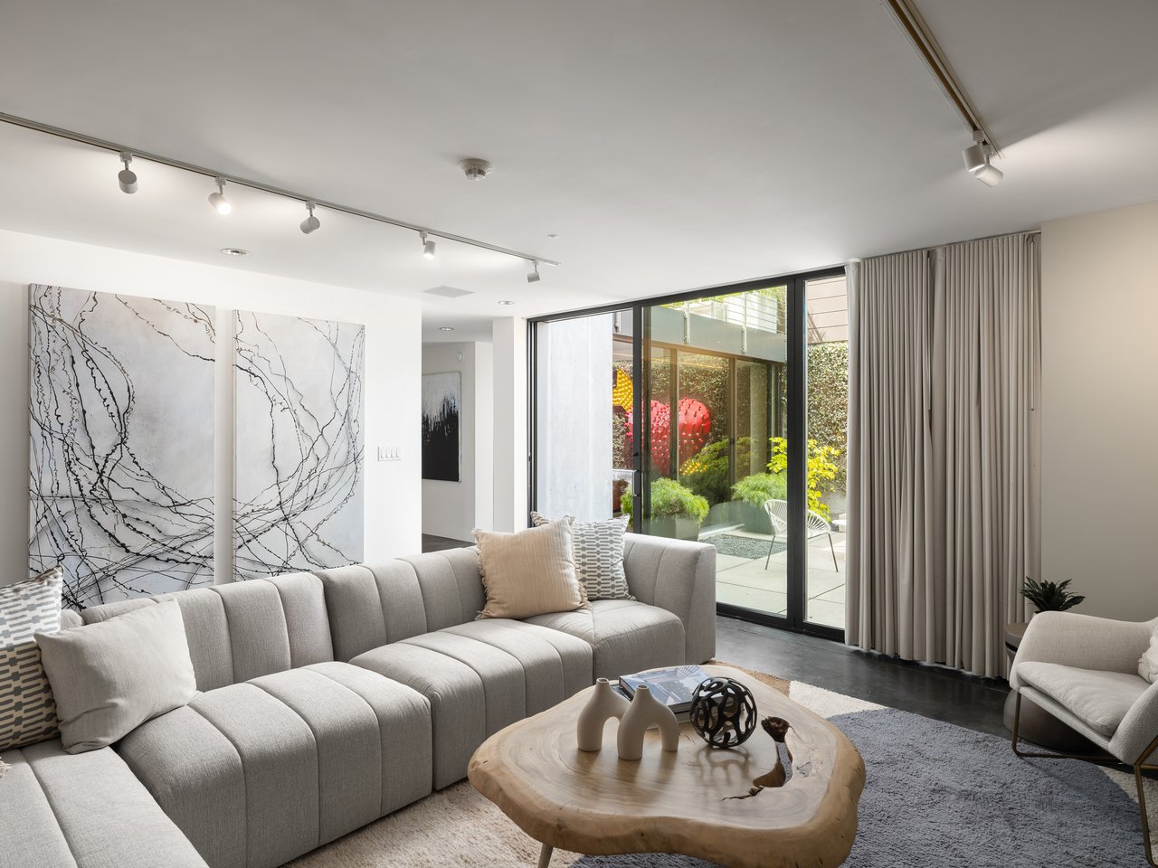 An Urban Compound for Life in Motion