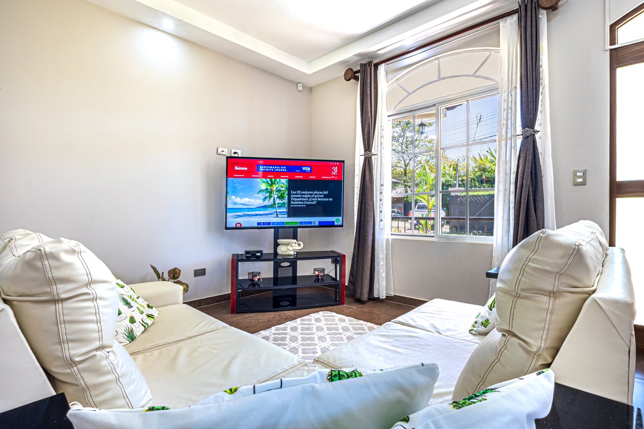 EXCEPTIONAL 5-BEDROOM RESIDENCE– PRIME LOCATION & VERSATILE LAYOUT