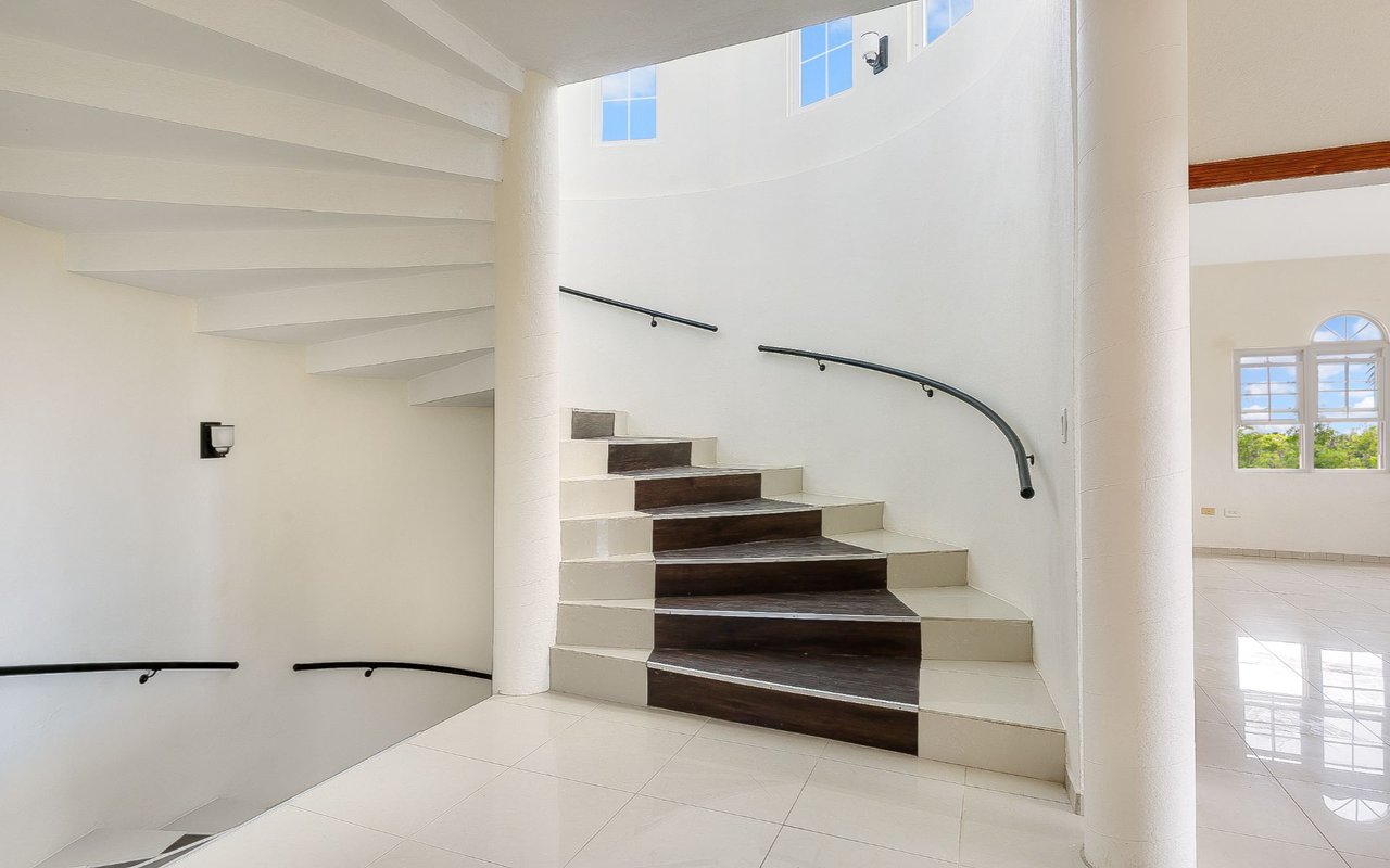 Resort Edge Villa / Les Sotto Voce