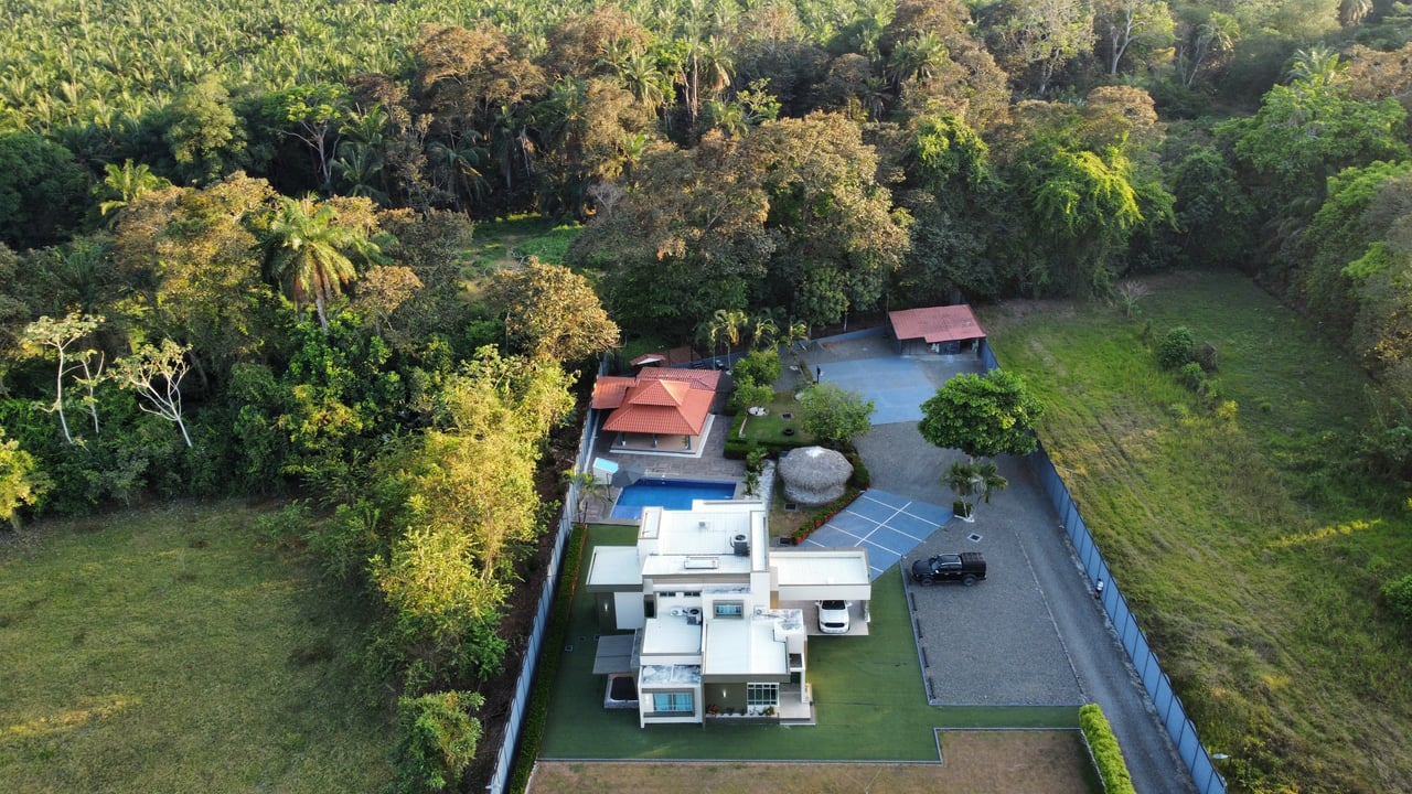 Beautiful house in Residencial Palmas del Sol | Tranquility and style