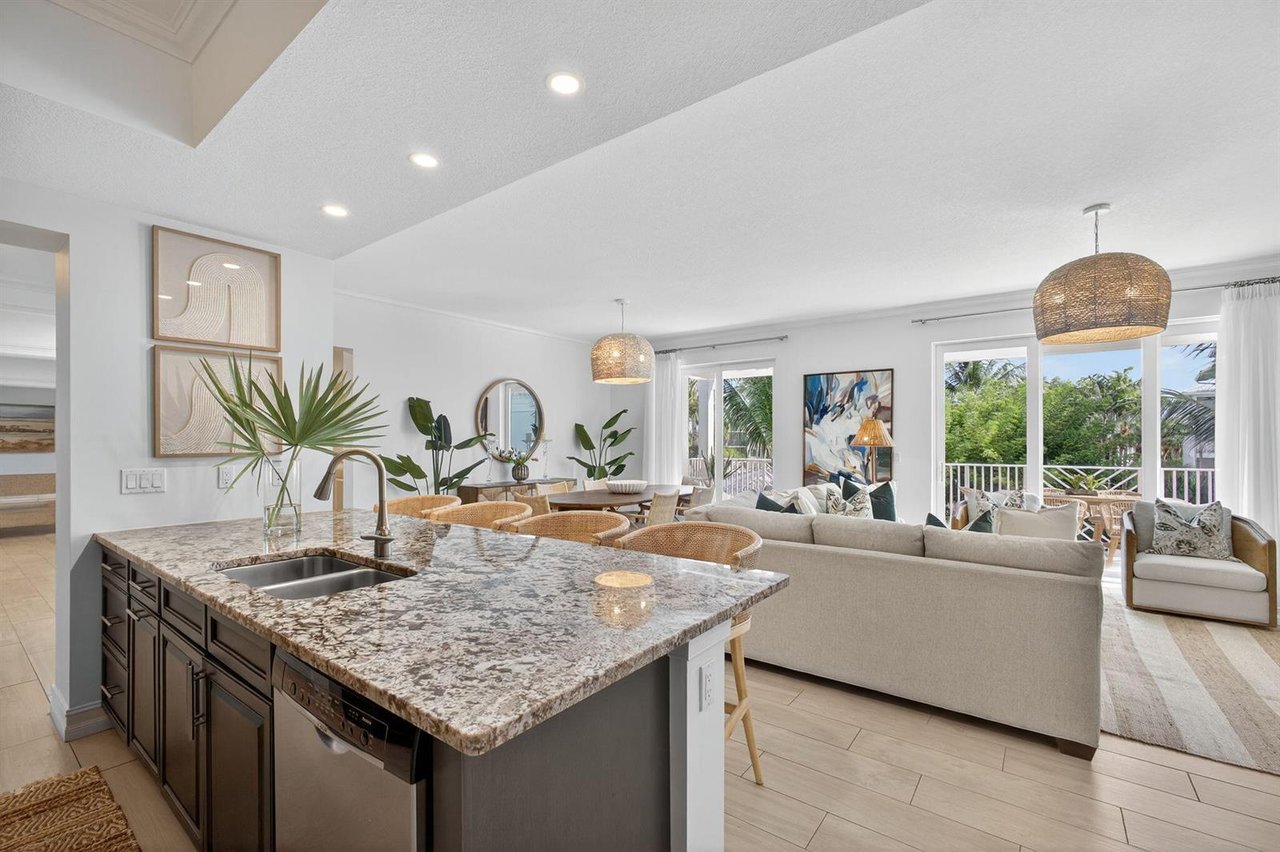 833 Bay Colony Drive S