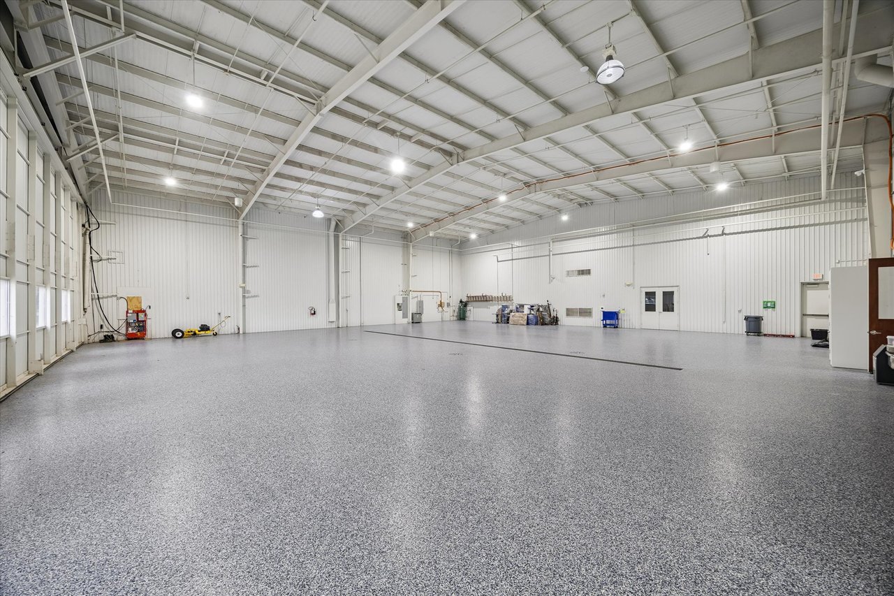 Hangar + Office - Sugar Land Regional Airport (KSGR)