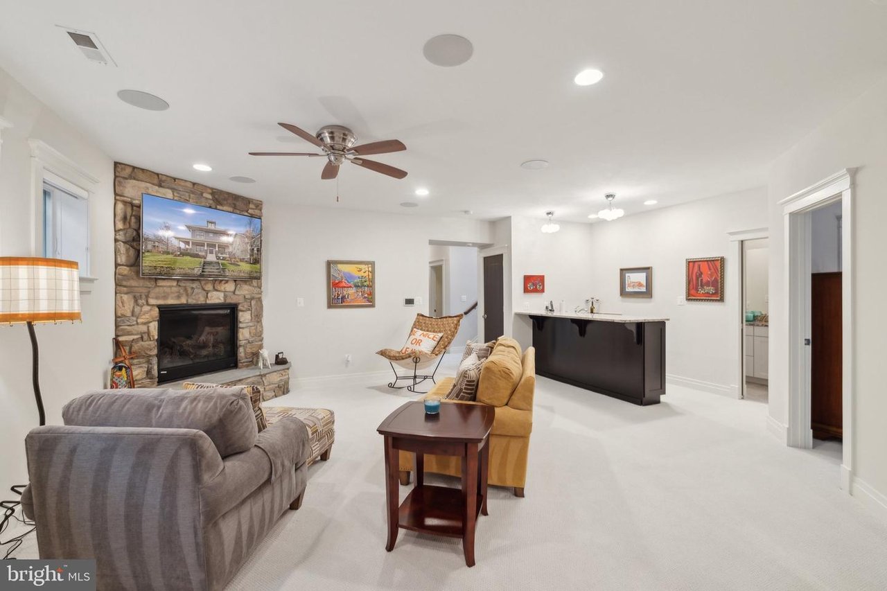 Stunner in Addison Heights! (National Landing)