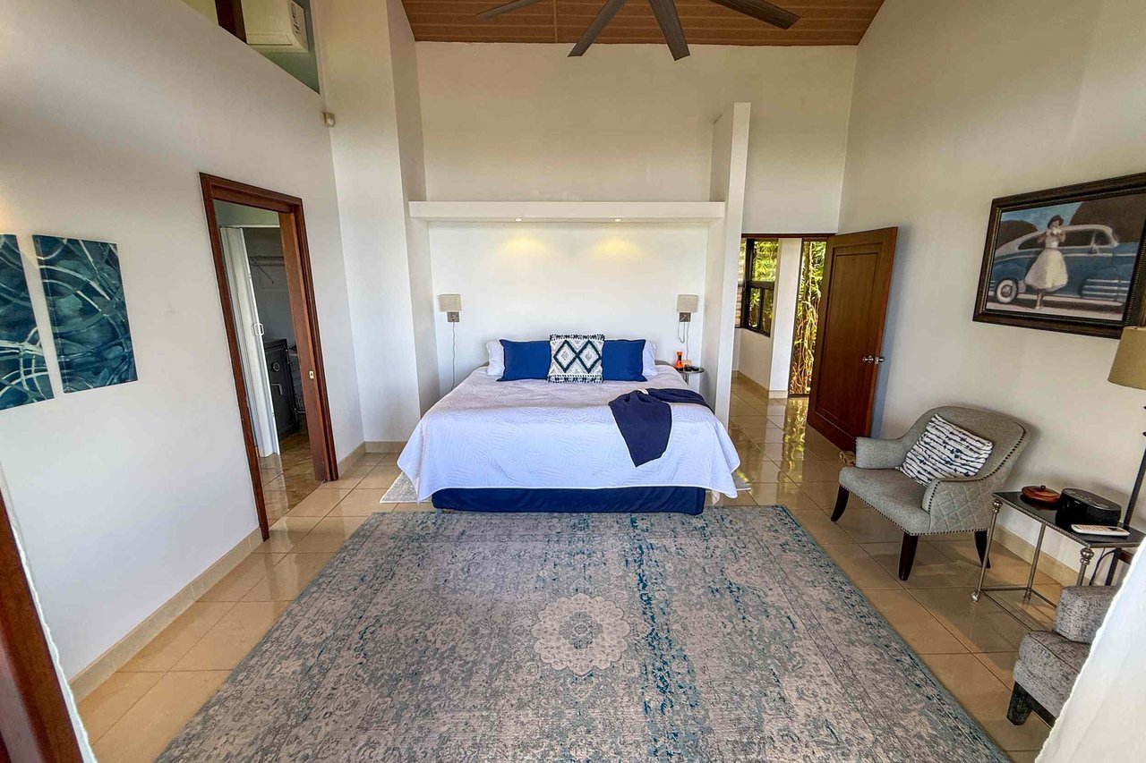 Panoramic Ocean View 4-Bedroom Home with Big Pool & Ample Space to Entertain in Ojochal Costa Rica