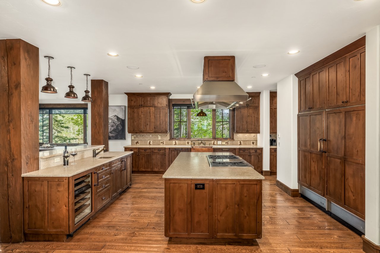 1092 The Summit Trail
