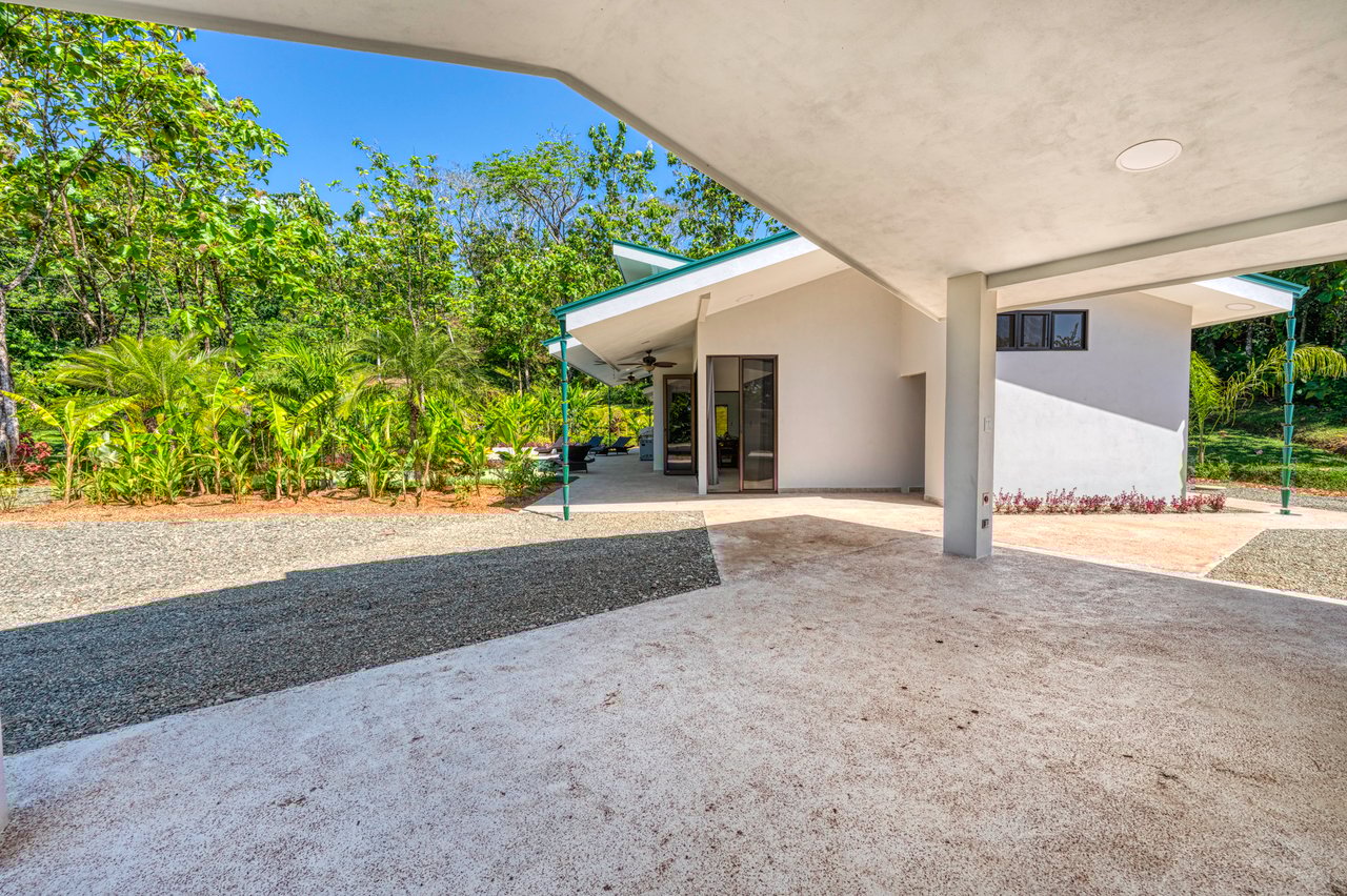 Casa del Bosque in the New Tulpá Ridge Development in  Matapalo.