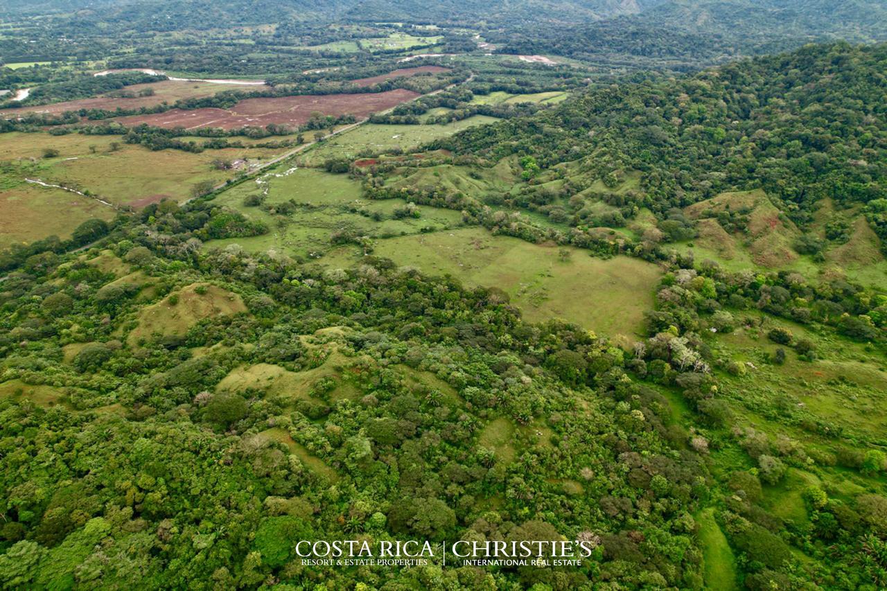 Expansive Ocean Views Central Pacific Estate 