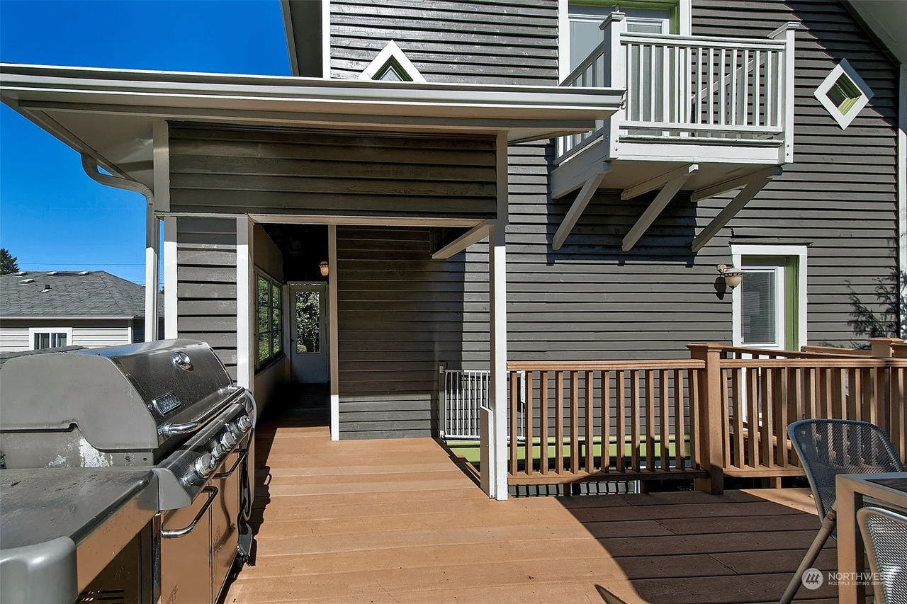 5529 Kenwood Place N