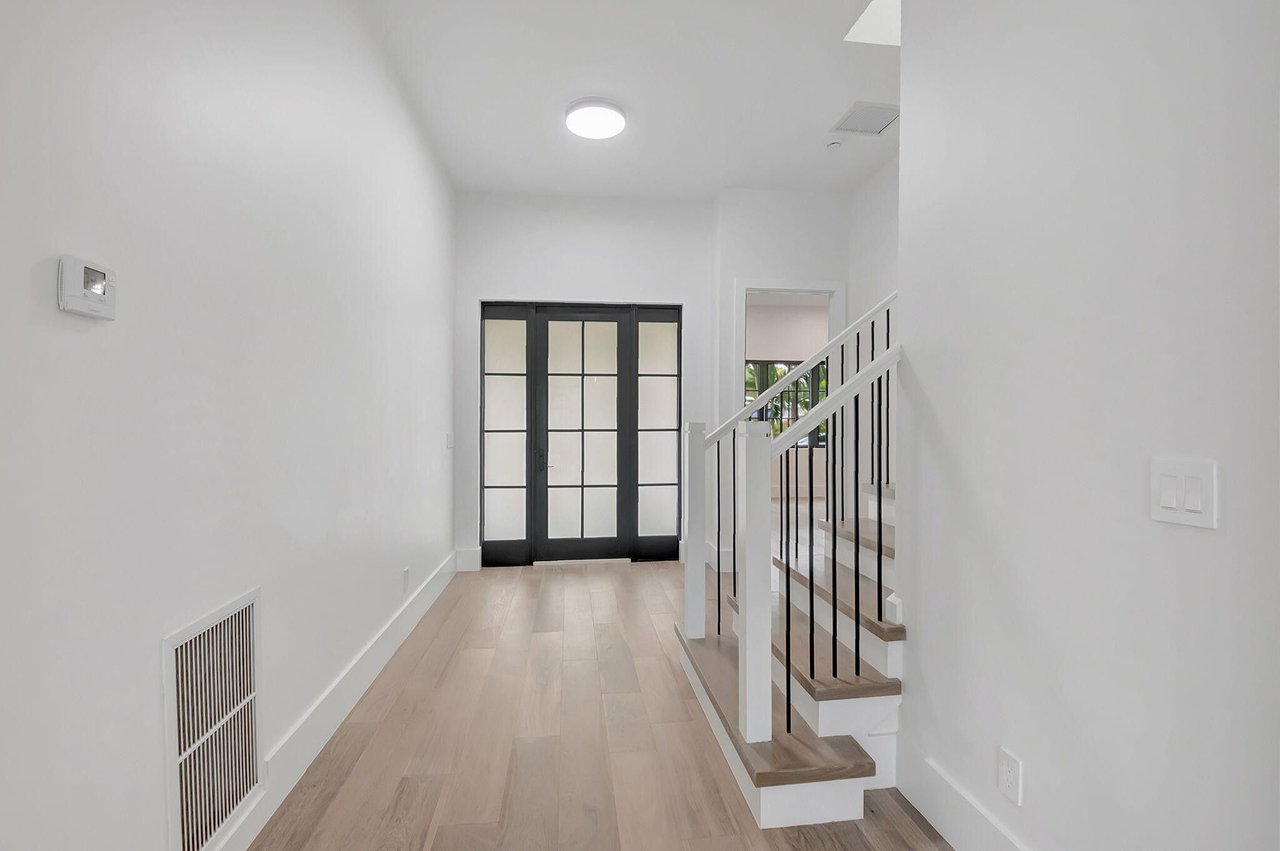 17 NW 16th St