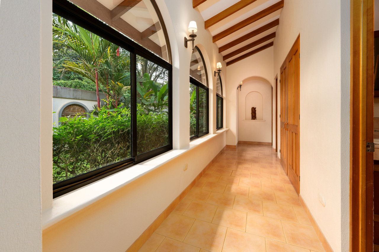 OCEAN AND MOUNTAIN VIEW 3 BEDROOM HOME WITH POOL IN LAGUNAS