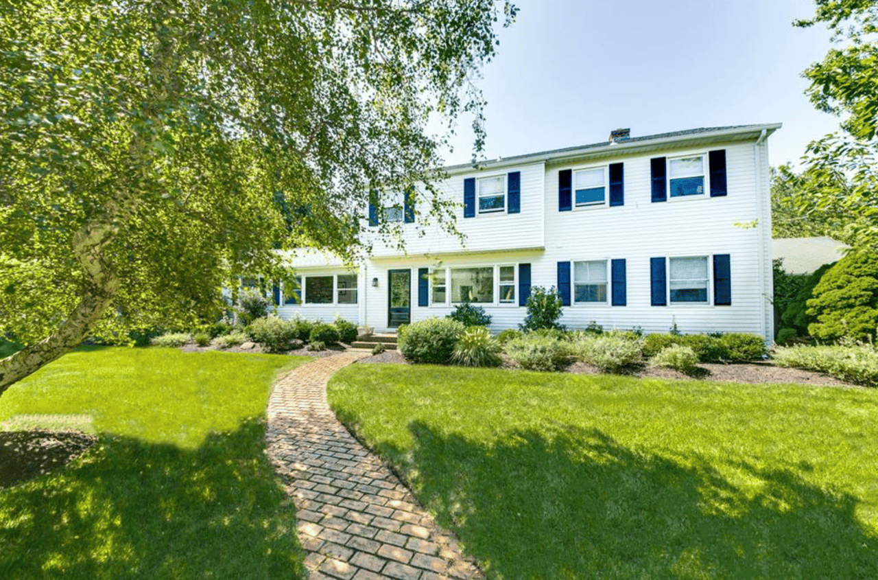 4 Hampton Harbor Road, Hampton Bays