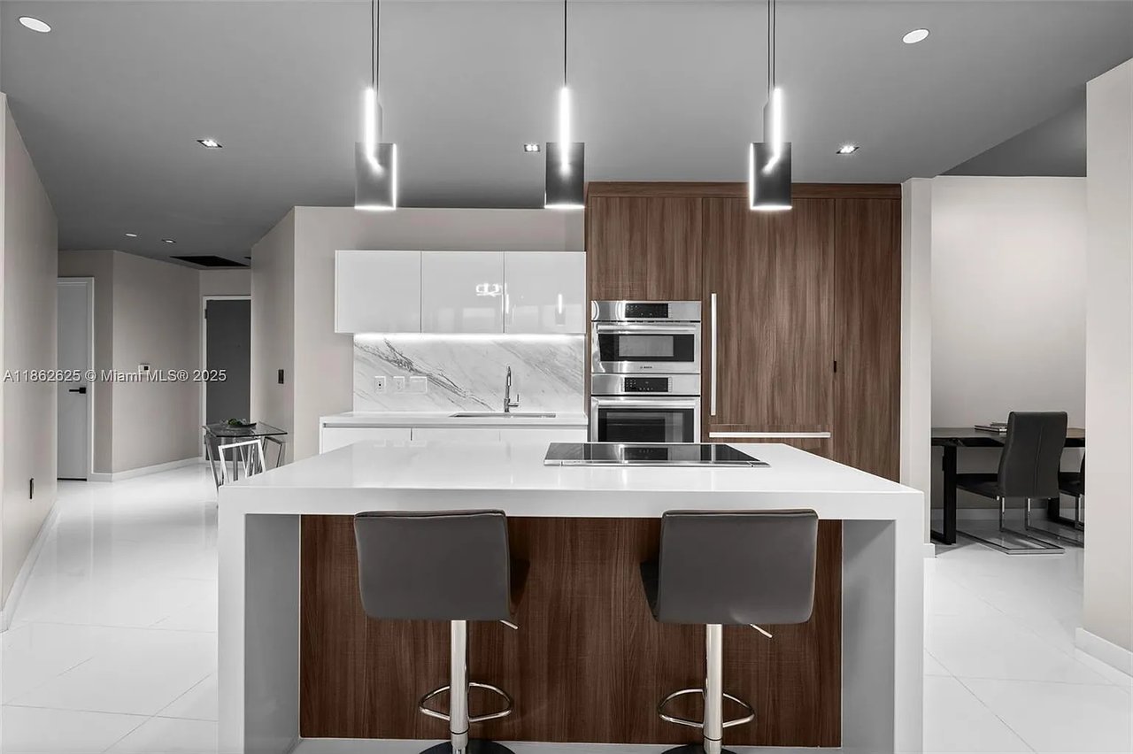 851 NE 1st Ave #4303