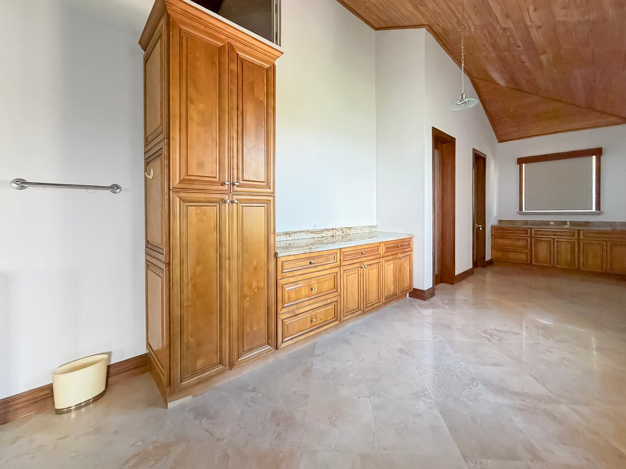 565 Parham Town 7 Bedroom Villa