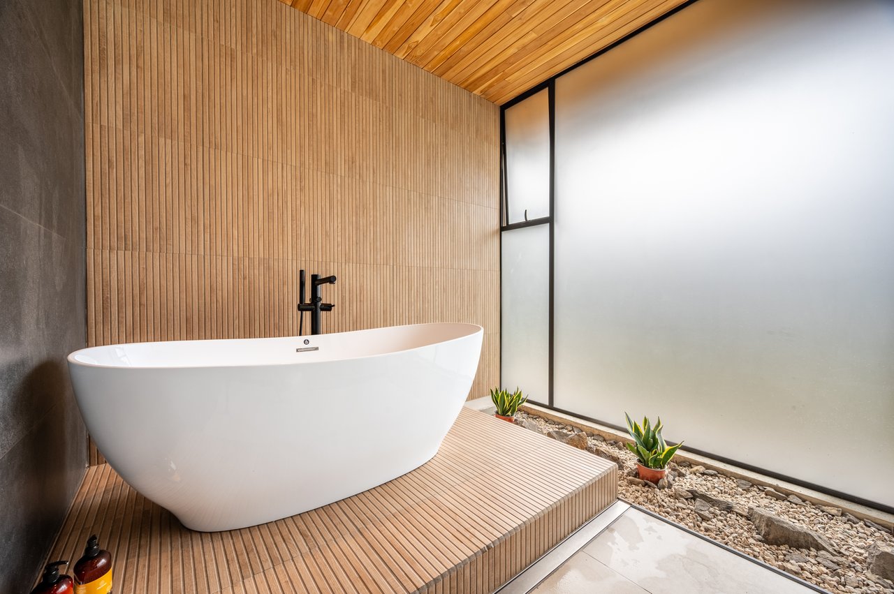 Casa Uchuva | Architectural Harmony of Wood, Stone, and Light