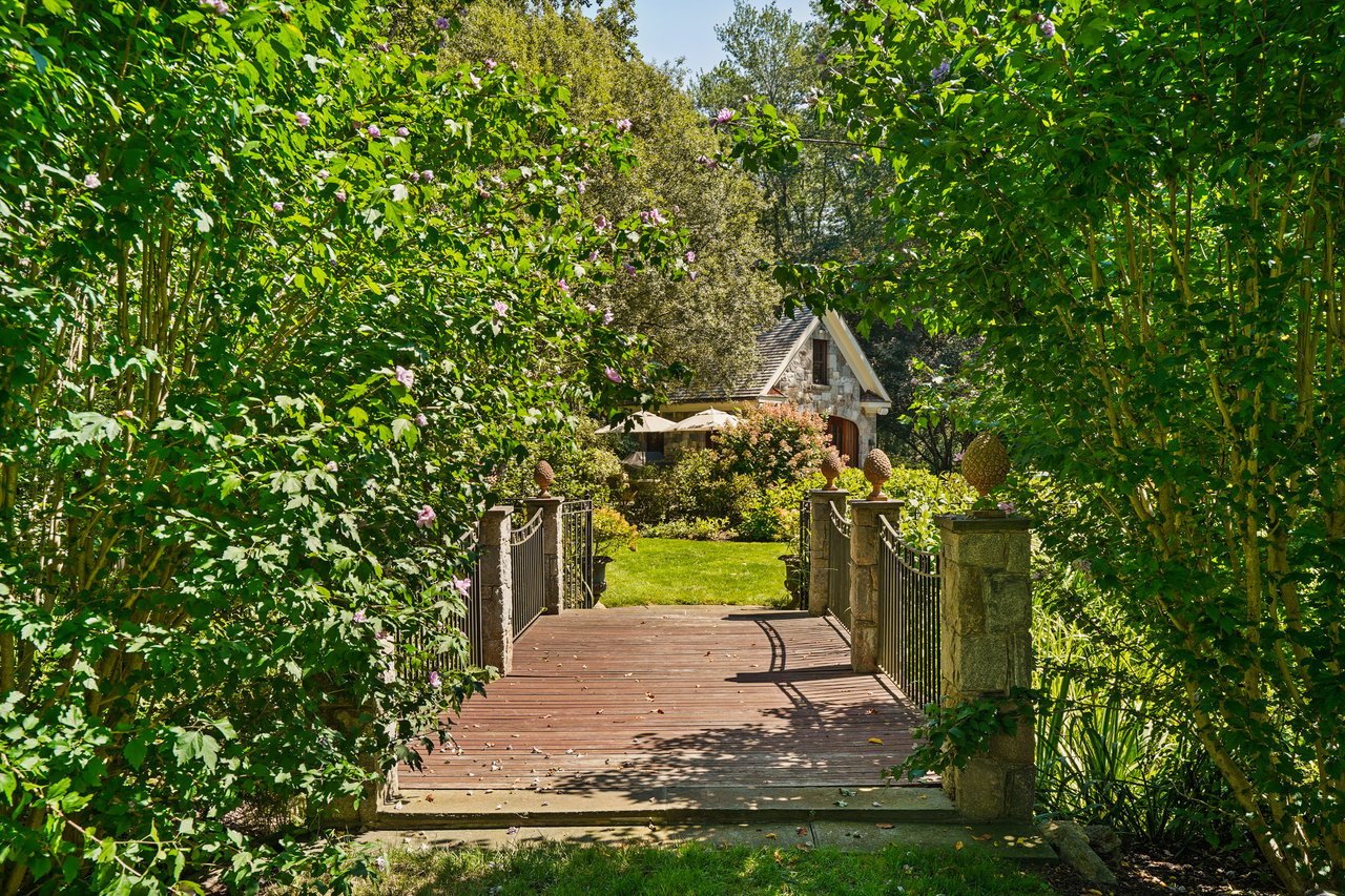 29 Upper Hook Road