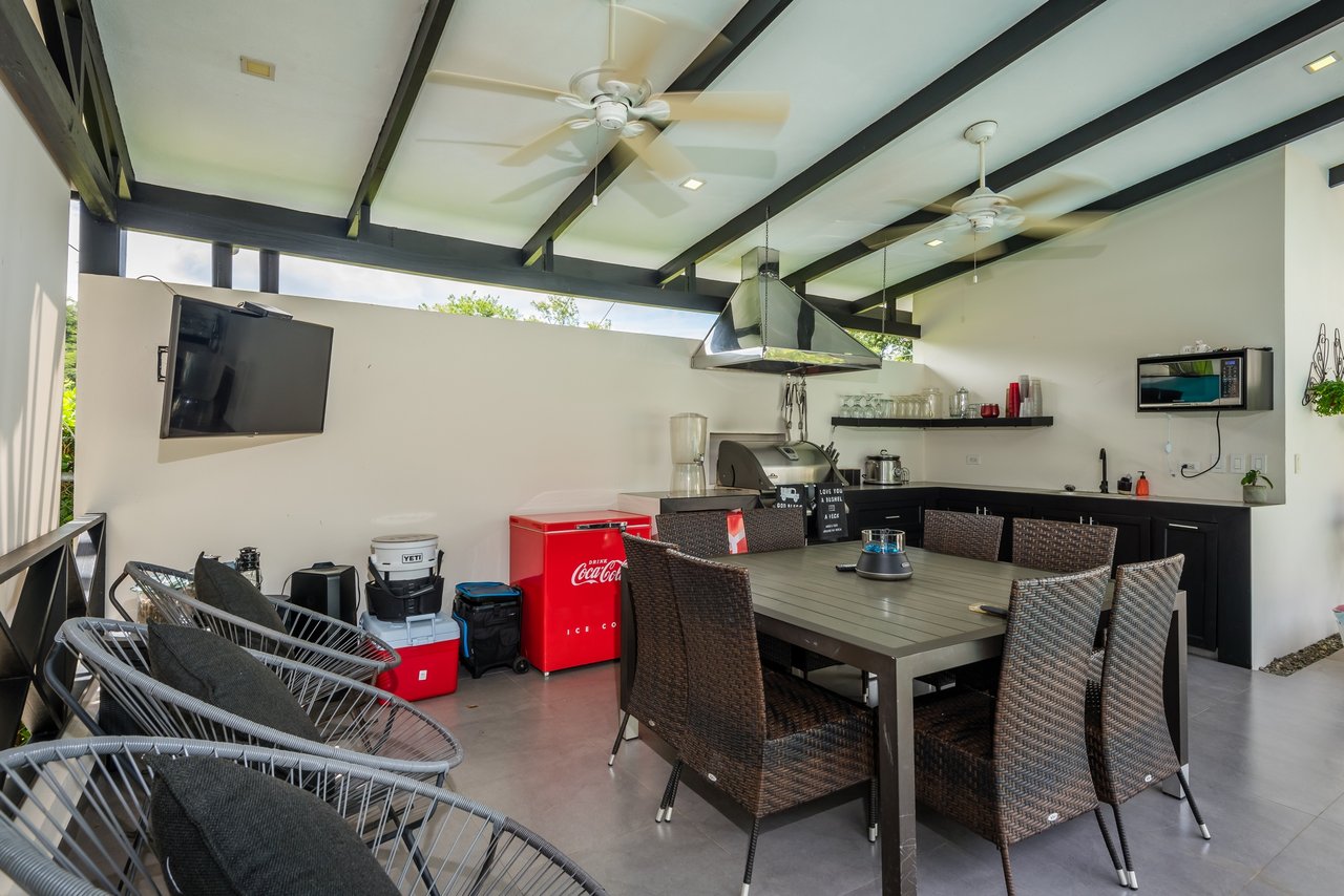 Casa Cielo | Luxurious Multifunctional Estate with Main House, Apartments, and Pool in Guanacaste!