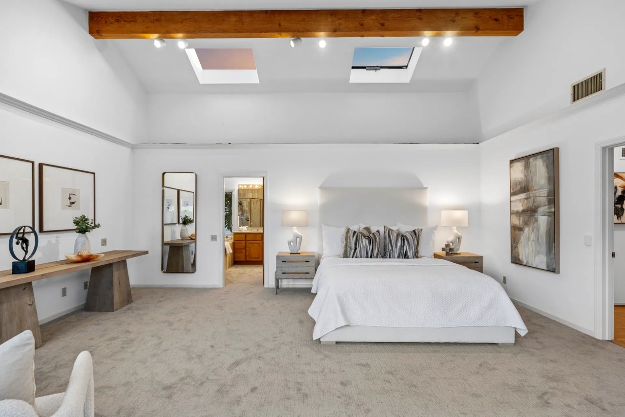 2421 Blackthorn Street