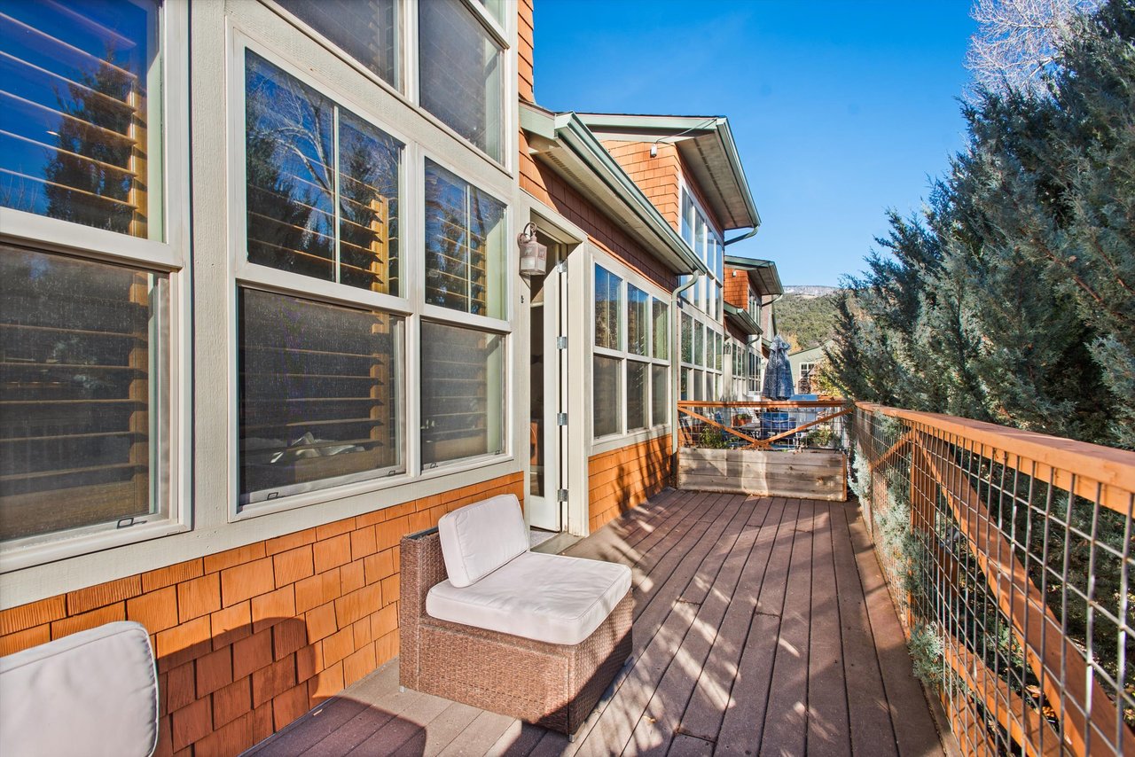 Bright and Stylish Townhome in the Heart of Willits
