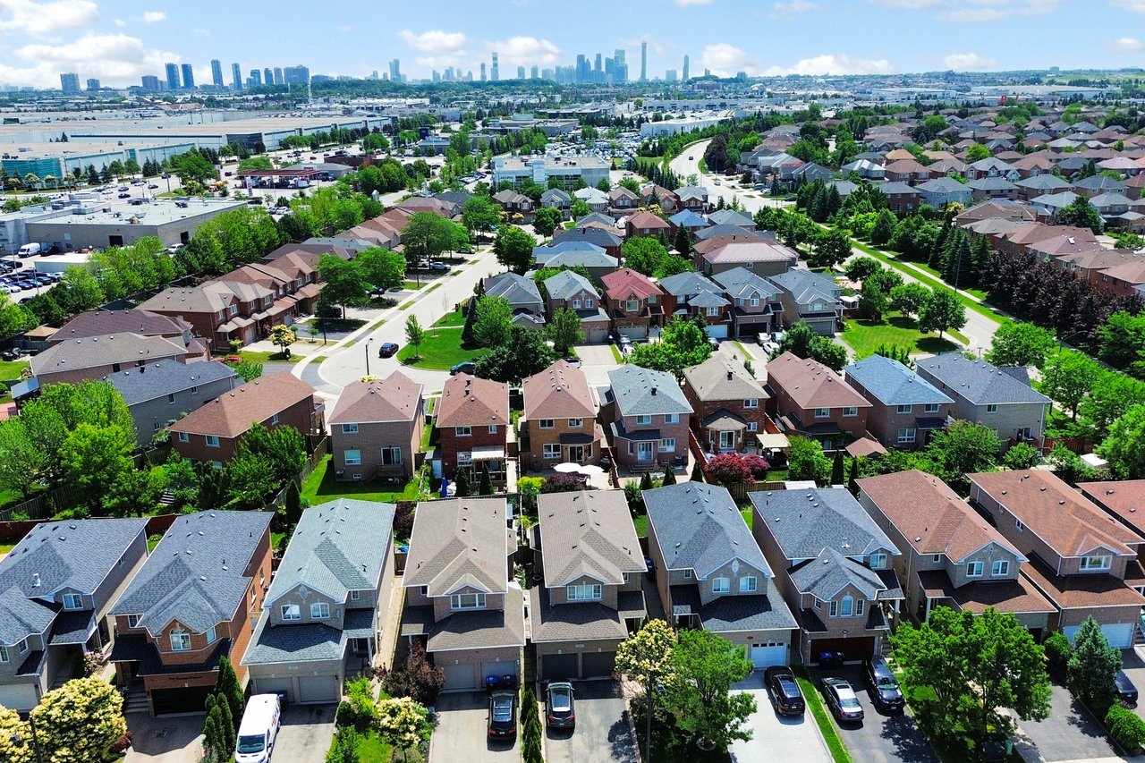 851 Clemens Crescent