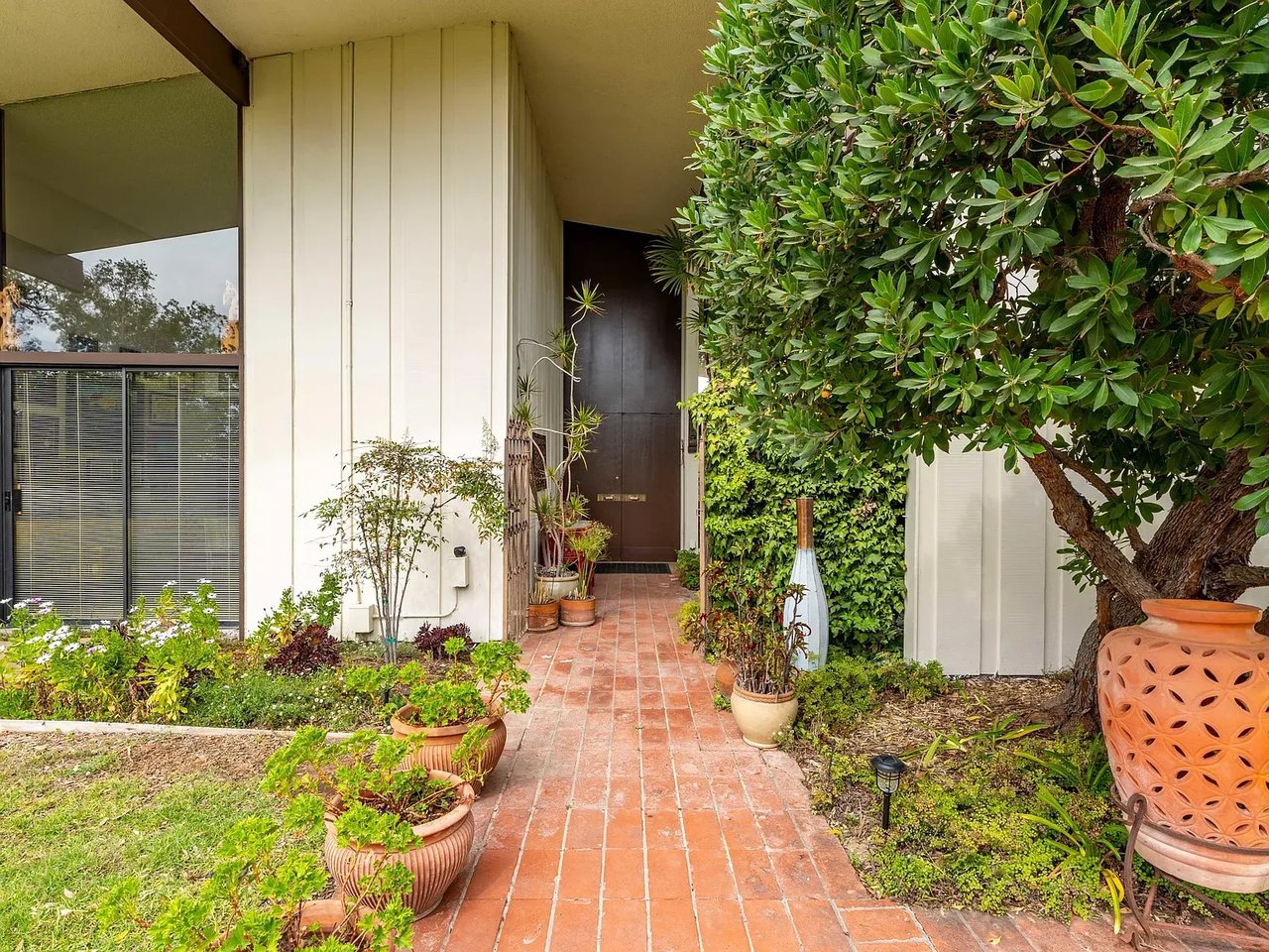 675 Fairway Dr, Camarillo, CA 93010