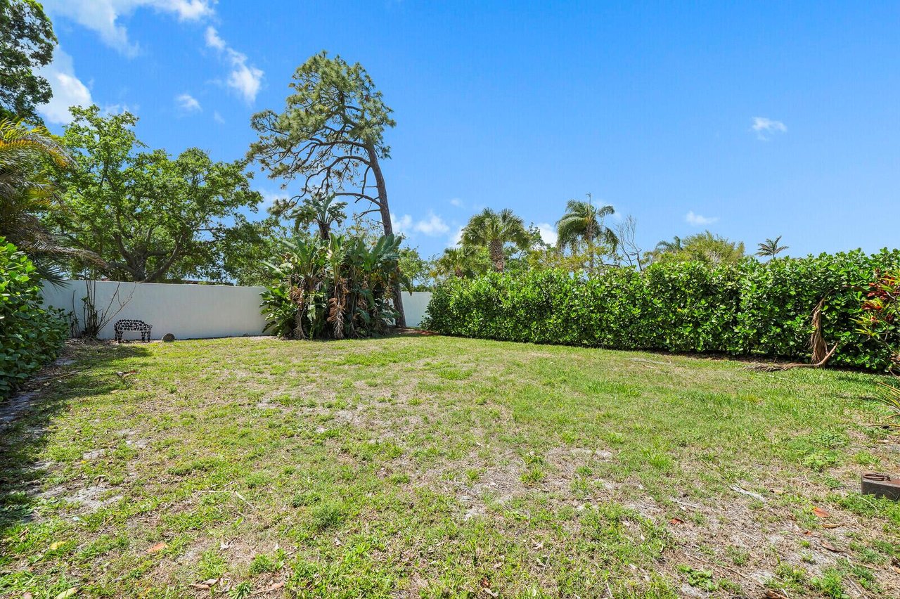 3922 SE Fairway W