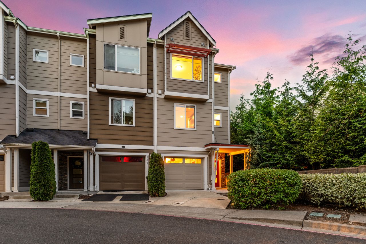 303 Anacortes Pl NE