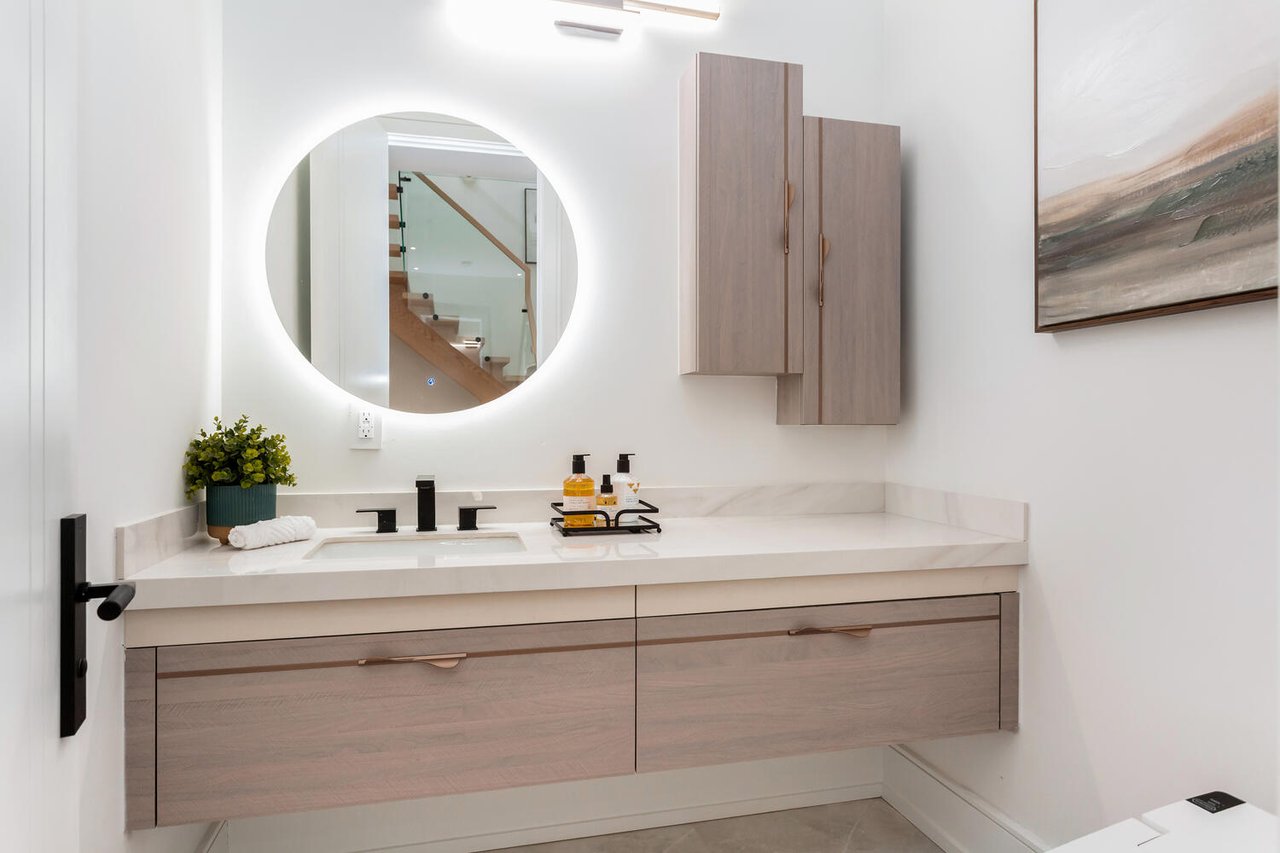 365 Jumna Ave, Mineola East