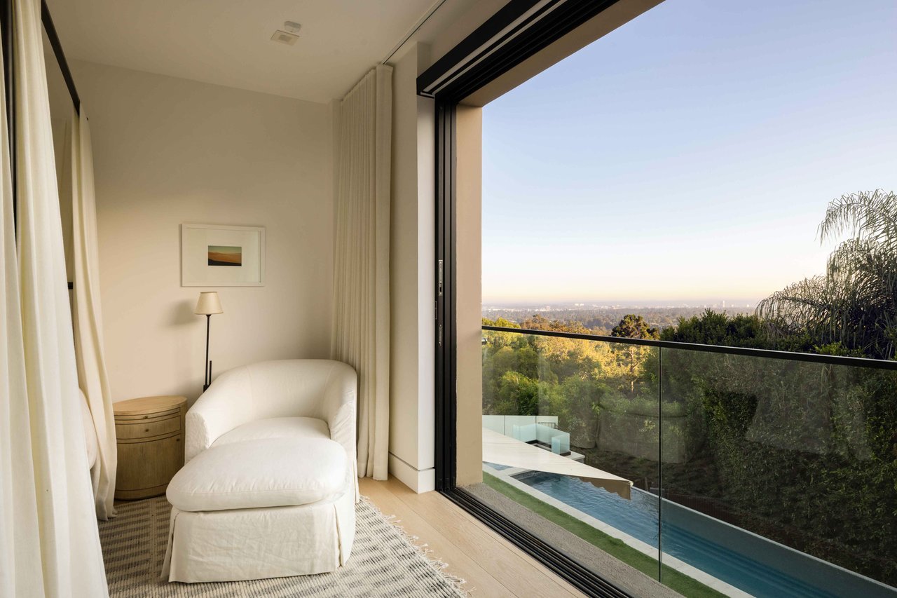 815 N Tigertail Rd, Brentwood