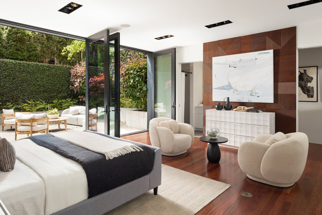 An Urban Compound for Life in Motion