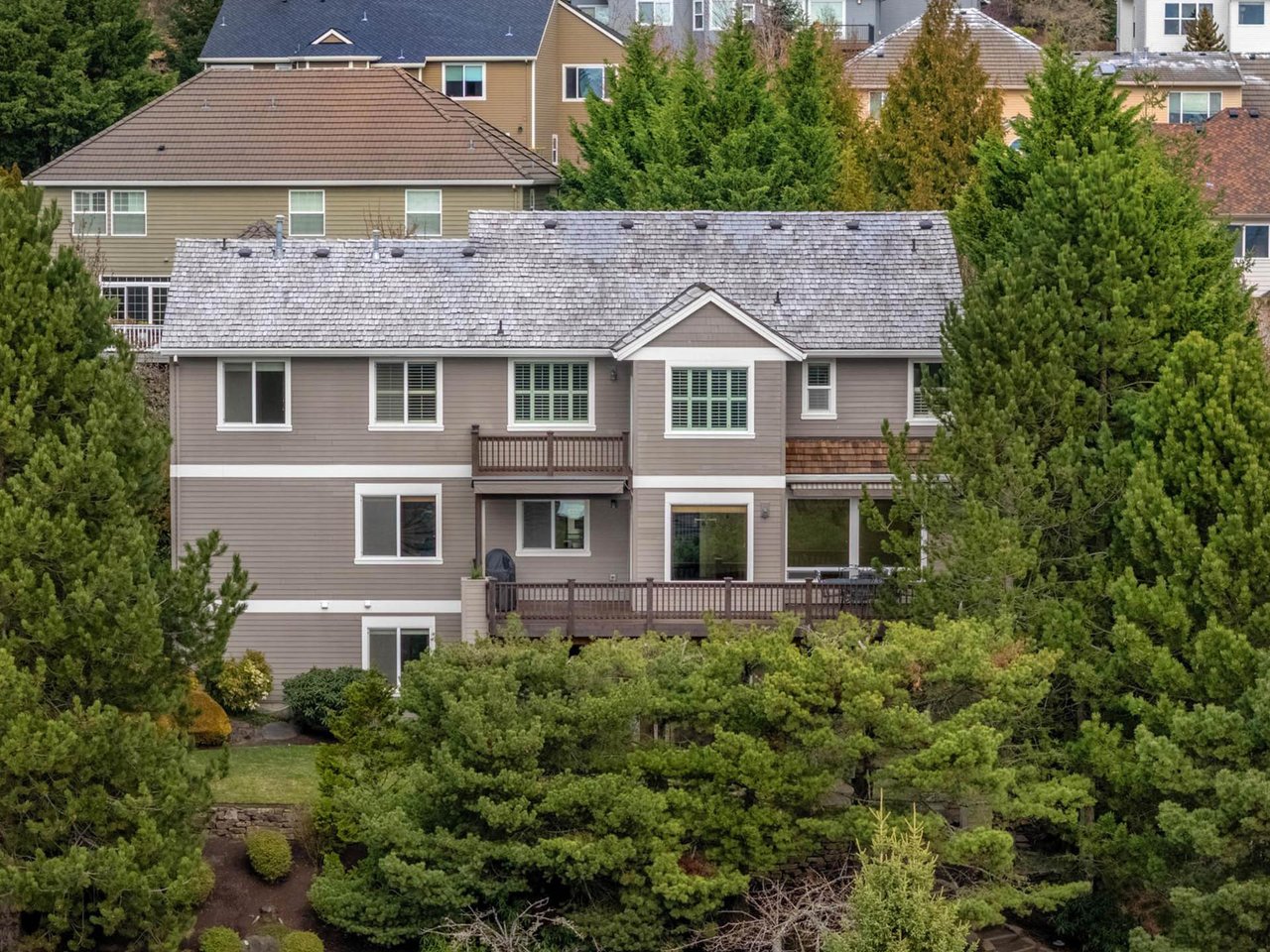 1815 NW ROSEFINCH LN