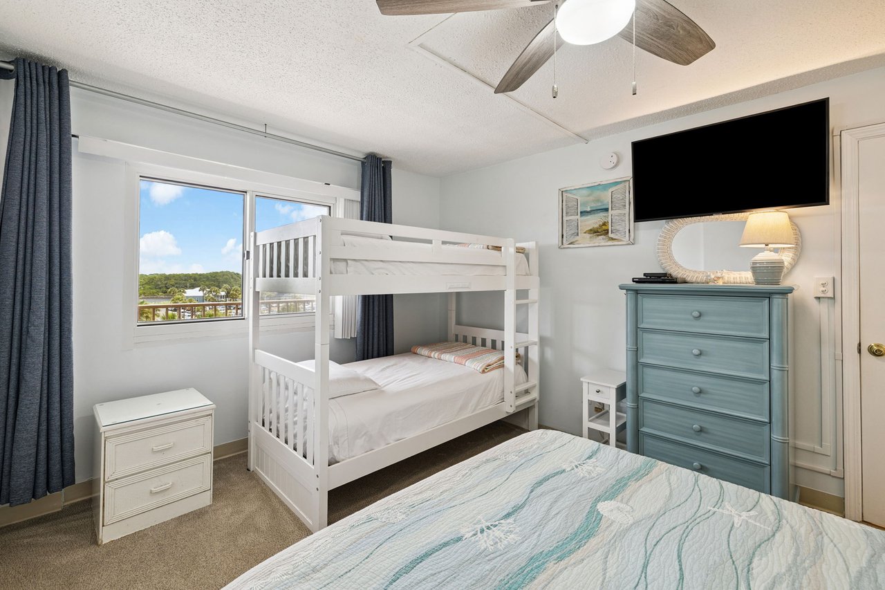 Pinnacle Port Condominium