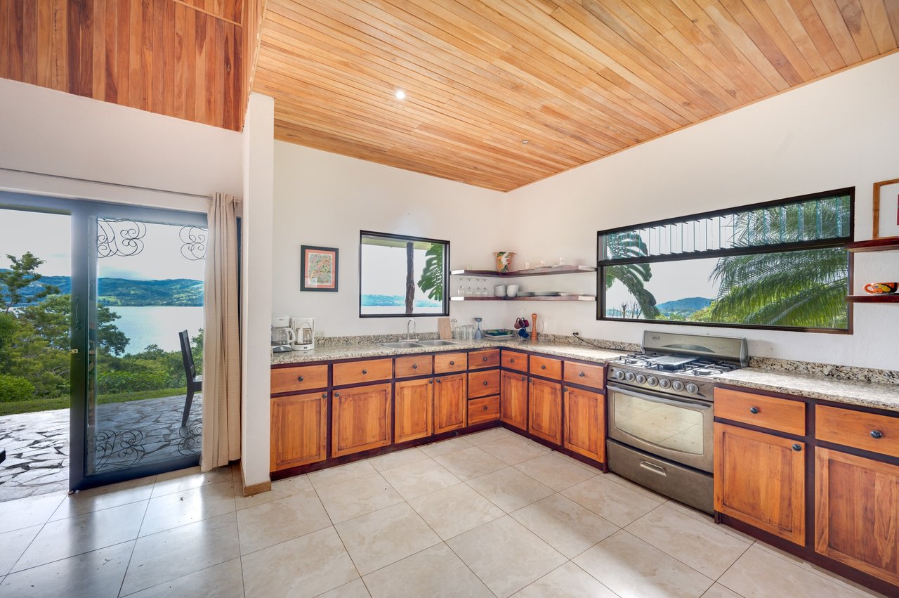 Casa Blanca | Multi-Villa Estate with Lake Views - Nuevo Arenal