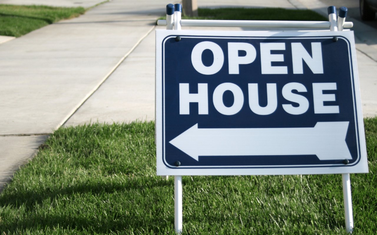6 Benefits of Holding an Open House This Summer