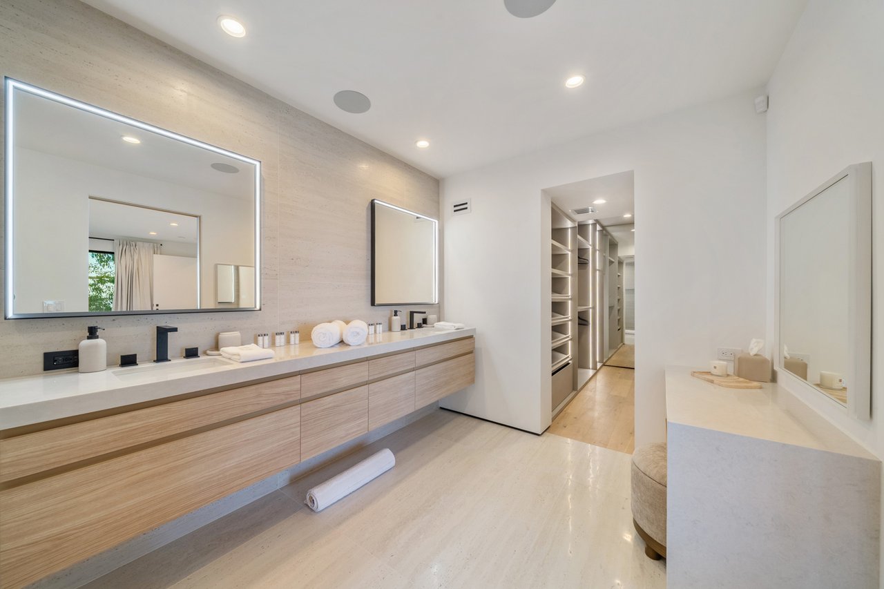 Hollywood Haven ⛰️