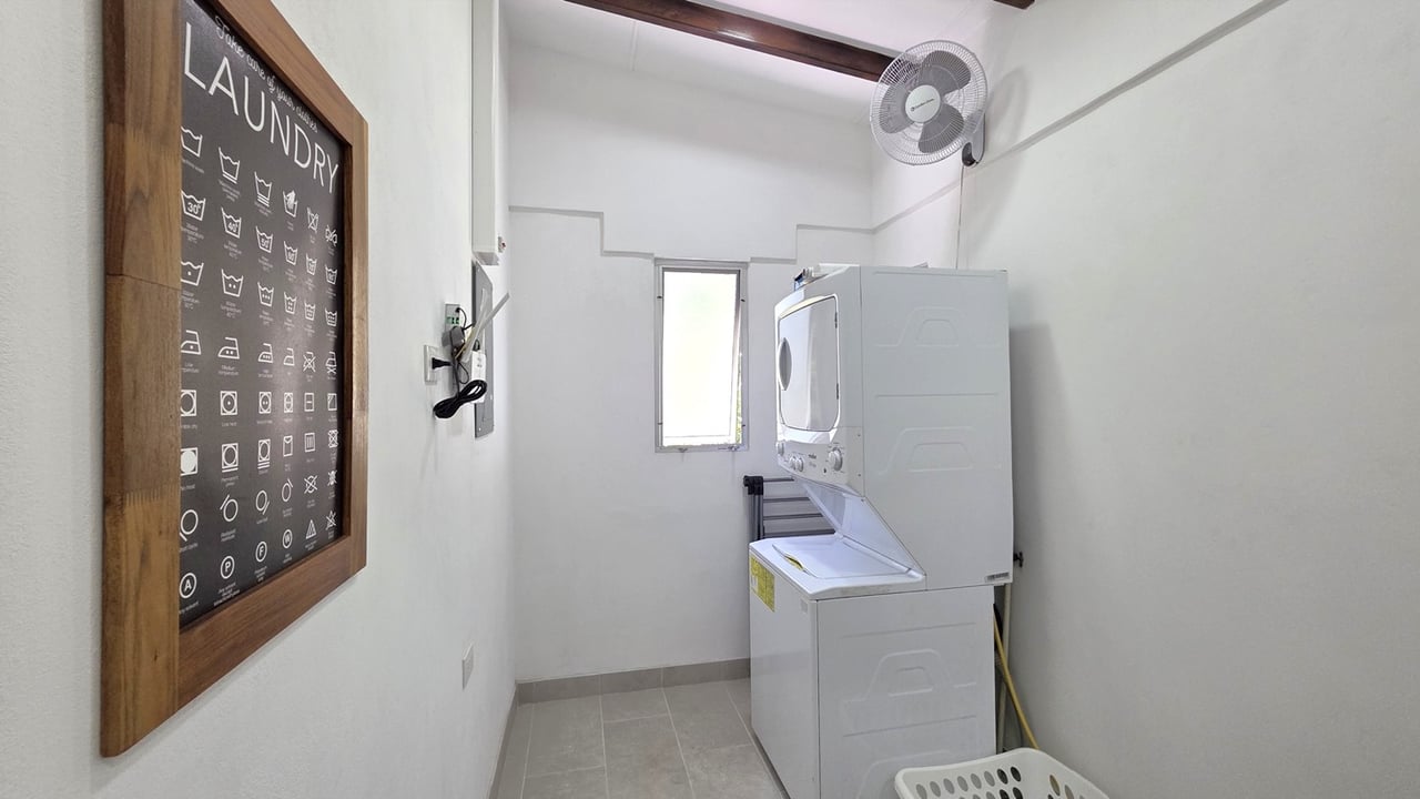 2 Bedroom Solar Home with Creek Frontage