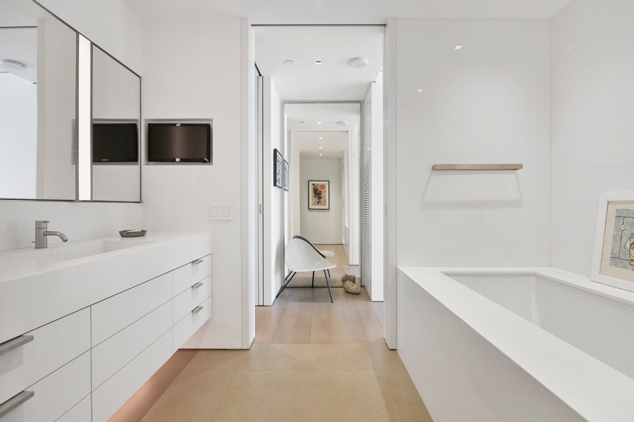 Extraordinary Mid-Century Modernism