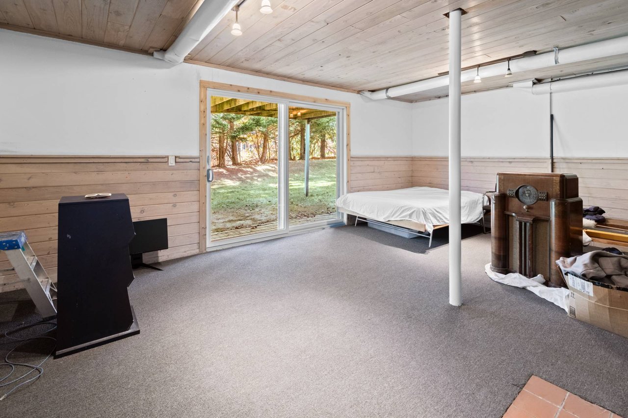 42 DAVIS DR