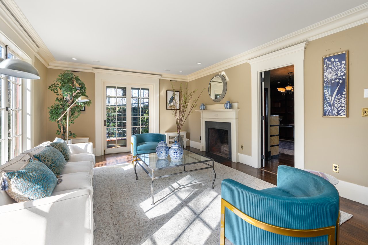  18 Ash Street, Cambridge, MA 02138