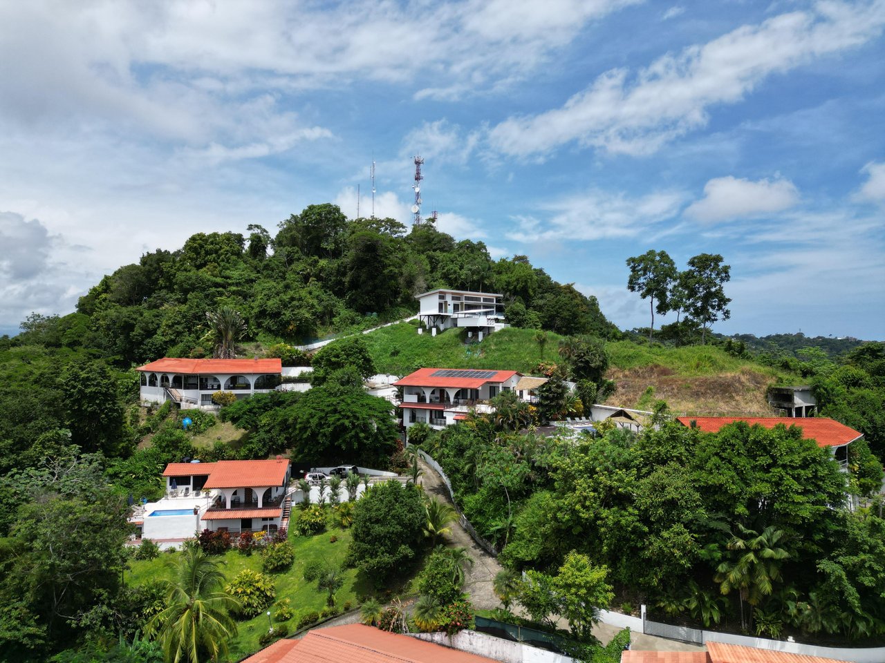Modern Elegance Meets Incomparable Views, 3BDR&3Baths Home