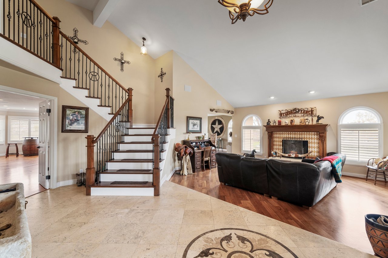 38405 Avenida La Cresta