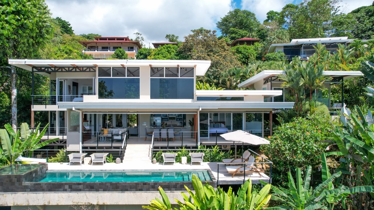 Luxury Retreat in Gated Community with Private Beach Access