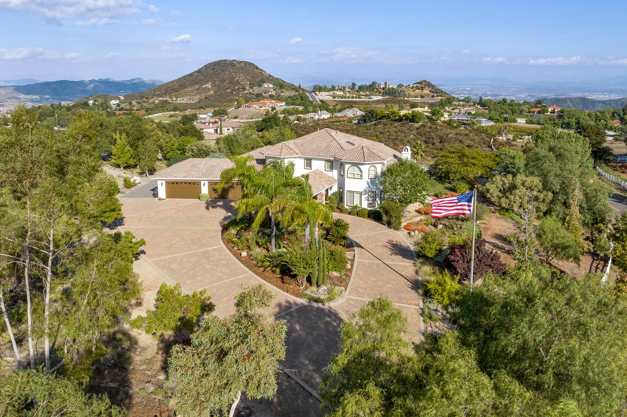 21100 Paseo Montana