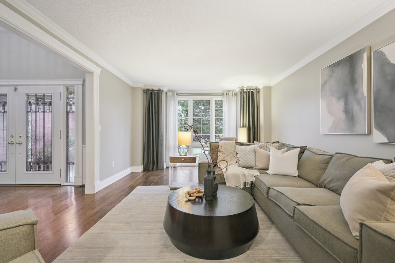 Prestigious Glen Abbey living with a backyard made for summer