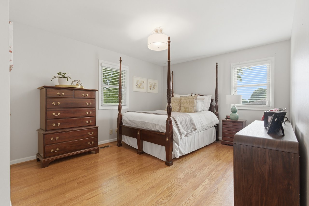 Adorable Full Brick Ranch style home just minutes from Downtown Huntsville!!