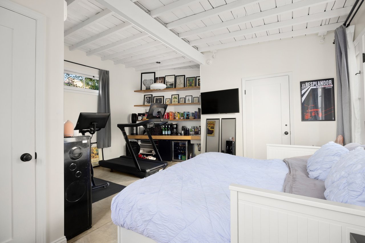 6502-6504 Commodore Sloat Drive