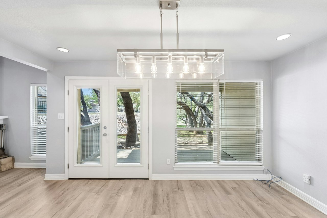 Horseshoe Bay Condo Just Listed!