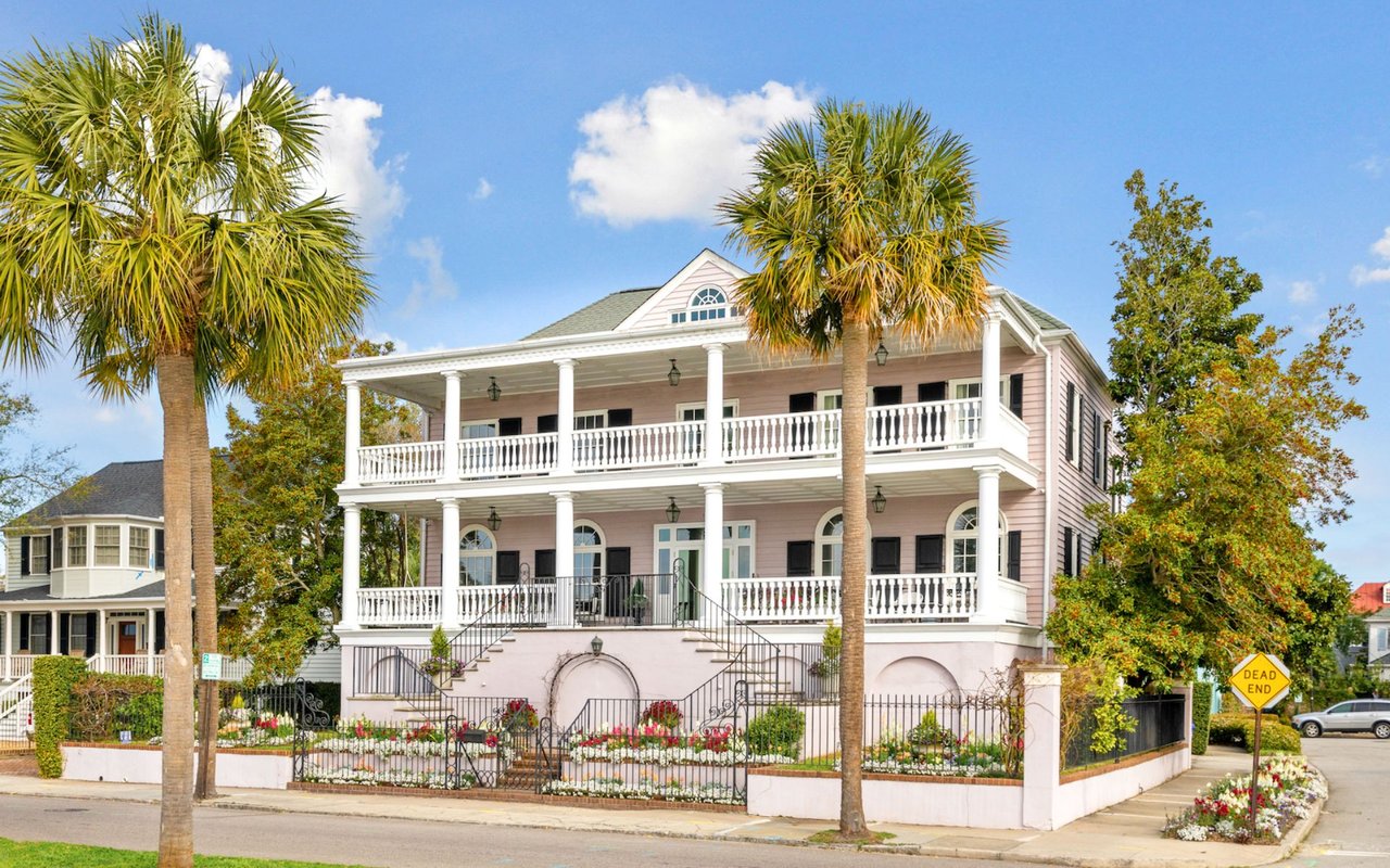 Grand South of Broad Home – 18 Murray Boulevard