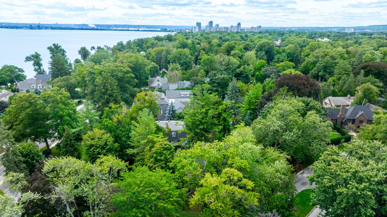 206 Rossmore Boulevard, Burlington