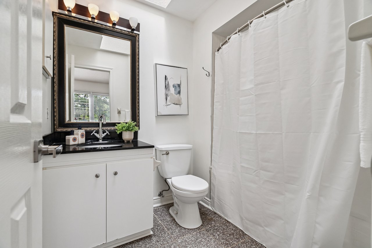 Spacious 3 Bedroom Townhome in College Park
